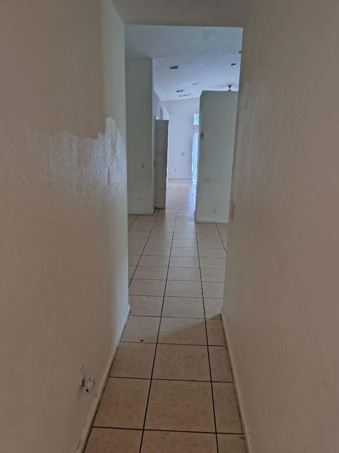 638 PEPPERGRASS RUN HALLWAY TO FROM GARA