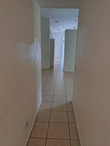 638 PEPPERGRASS RUN HALLWAY TO FROM GARA