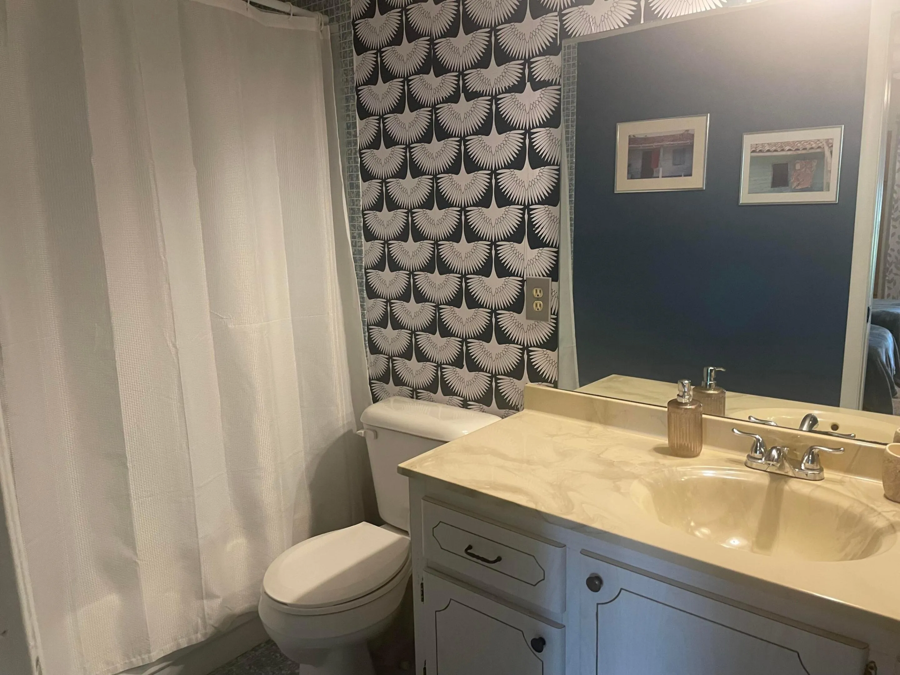 Primary Ensuite Bathroom with Tub