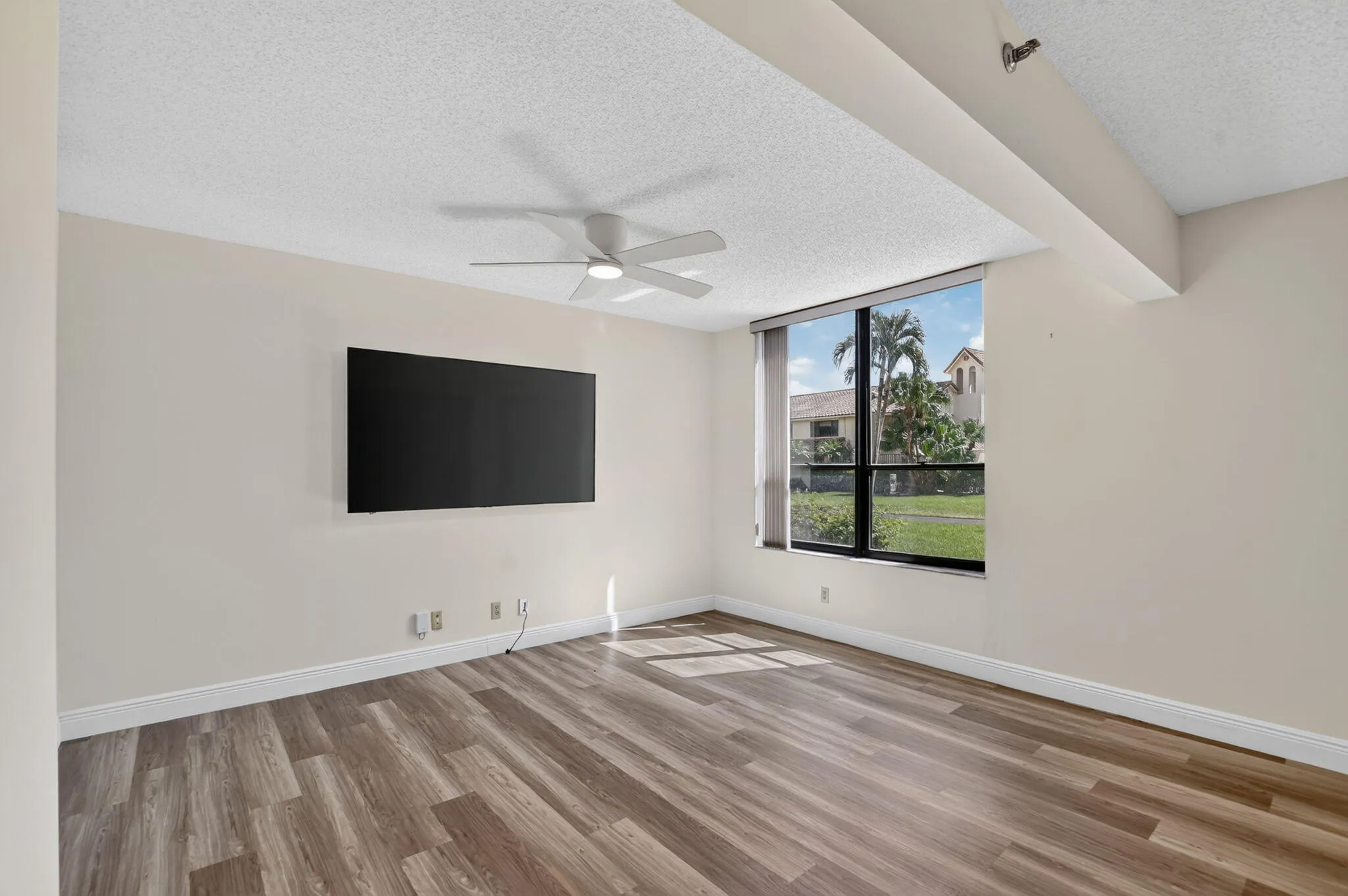 Optional 1st Bed/Den