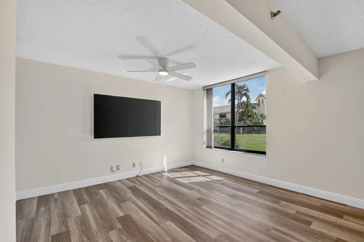 Optional 1st Bed/Den