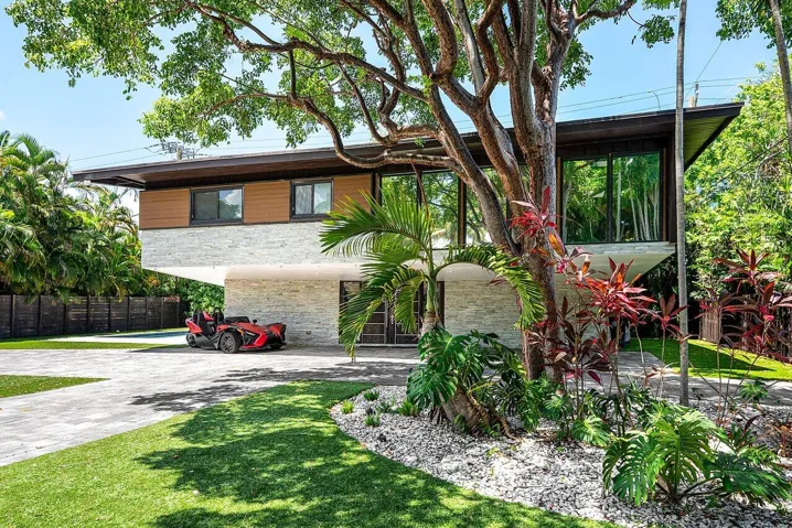 011-2601Northeast8thStreet-FortLauderdal