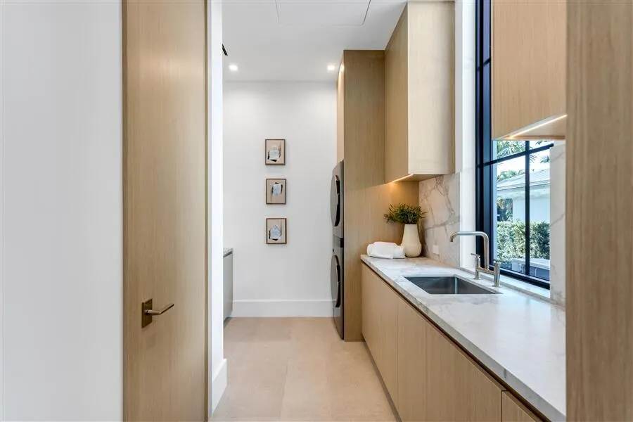 dash_LAUNDRY_ROOM