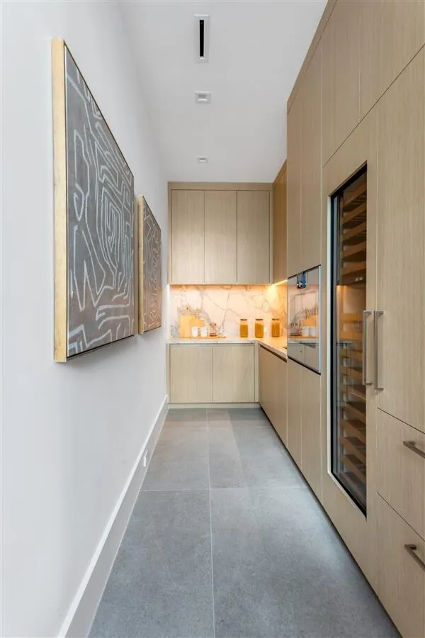 dash_BUTLERS_KITCHEN_TALL