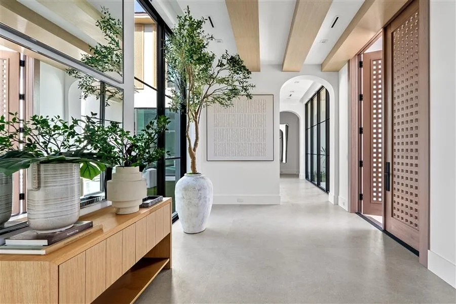 dash_FOYER