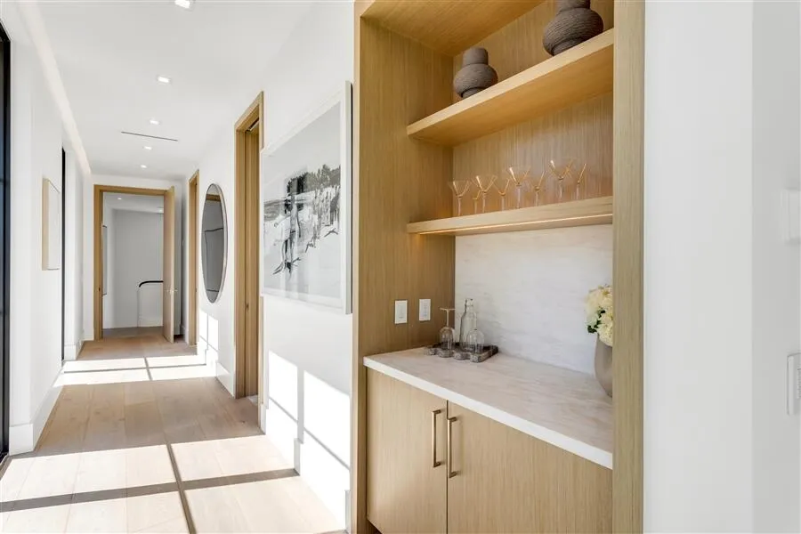 dash_PRIMARY_BEDROOM_ENTRANCE