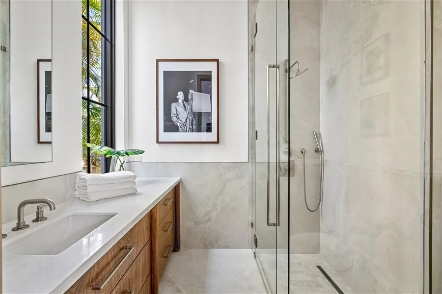 dash_BATHROOM_1