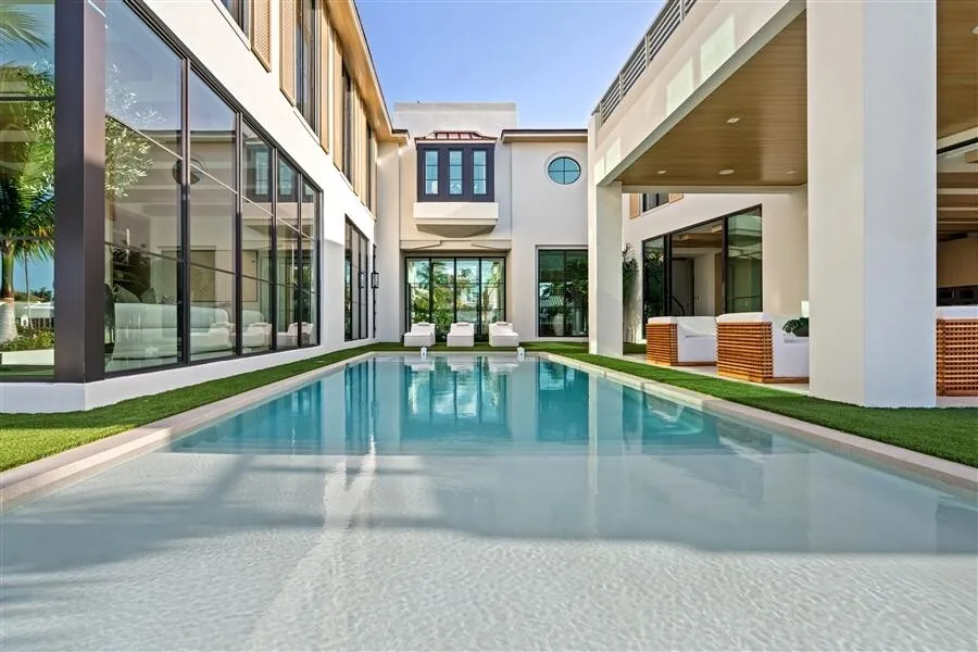 dash_POOL_STRAIGHT_TO_REAR