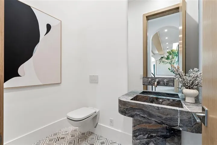 dash_POWDER_ROOM