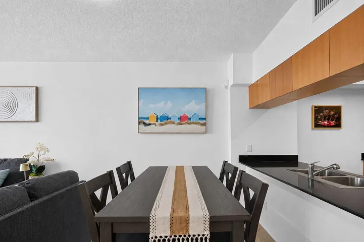 6-web-or-mls-Dining-Kitchen