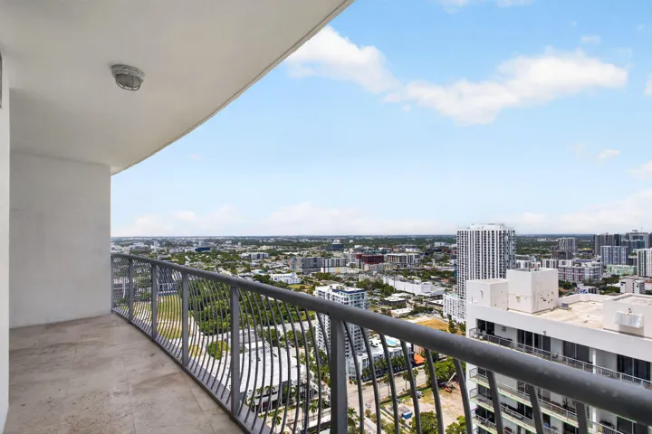 25-web-or-mls-Balcony-2