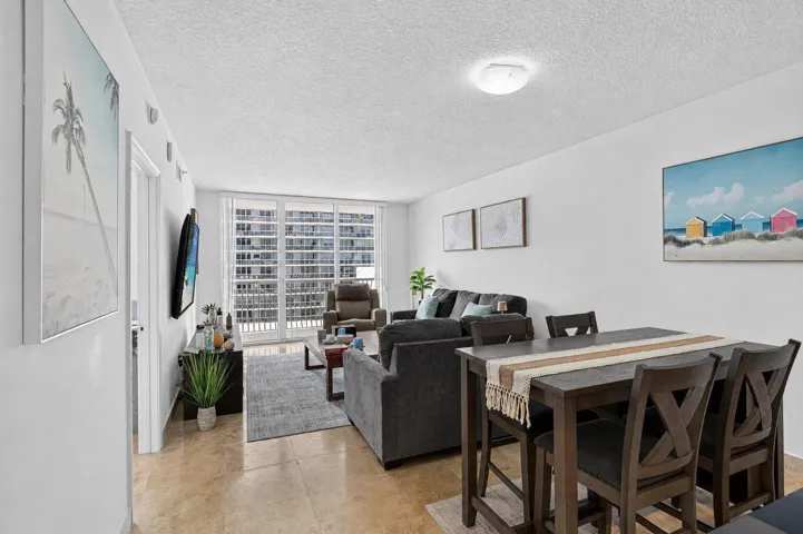 8-web-or-mls-Living-dining room