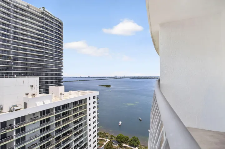 26-web-or-mls-Balcony-1