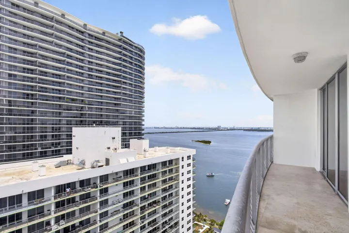 27-web-or-mls-Balcony