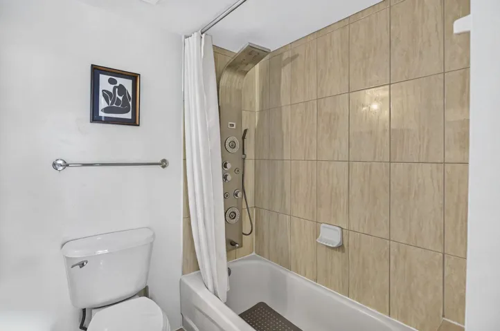 22-web-or-mls-Bathroom_1