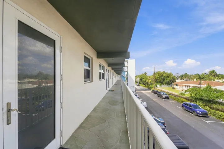 04_balcony
