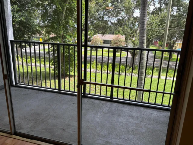 7501 Balcony view