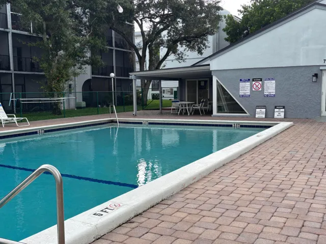 7501 Pool with Clubhouse view