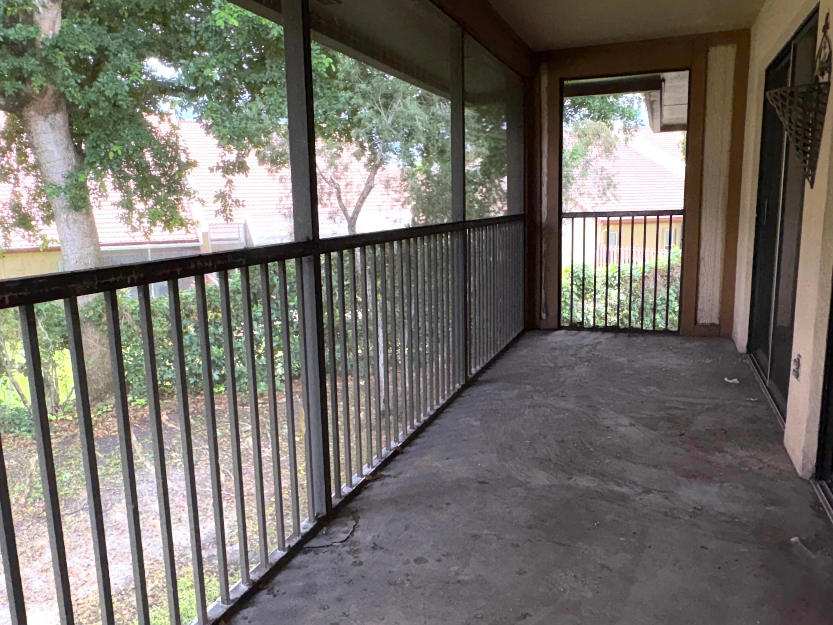 Screen balcony