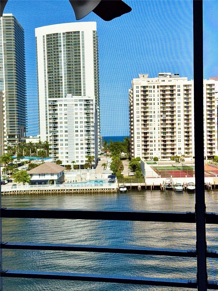 Photo 30 Photo 30