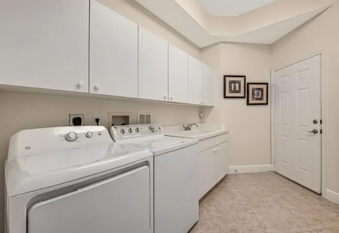 Spacious laundry