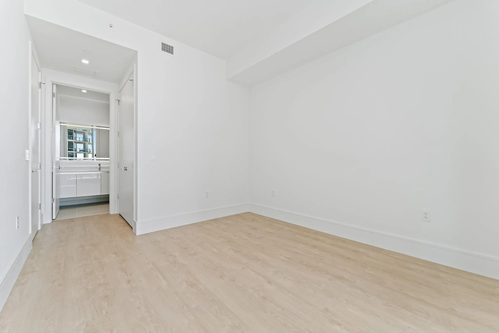 060-220LakeShoreDr-1219-WestPalmBeach-SM