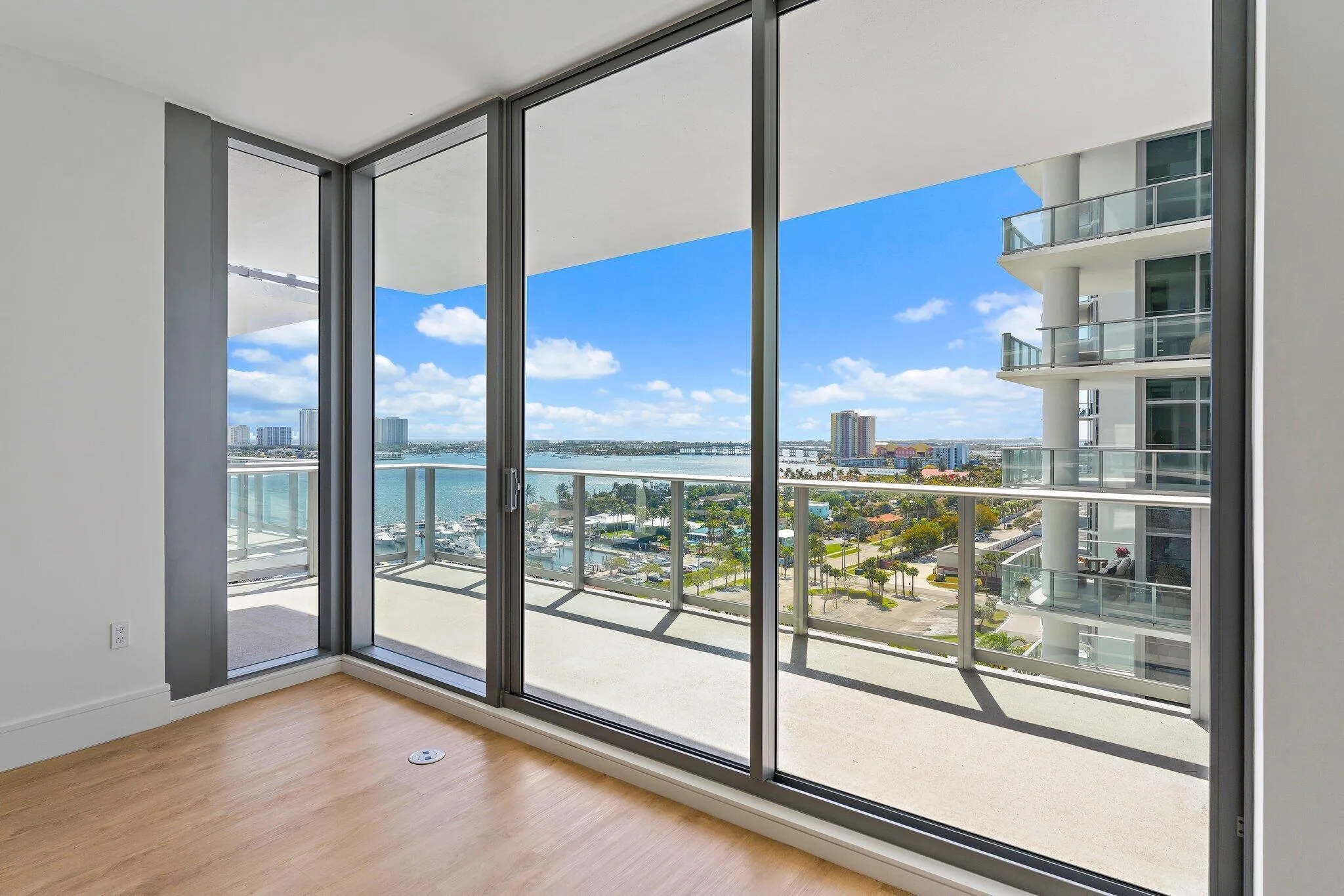 045-220LakeShoreDr-1219-WestPalmBeach-SM
