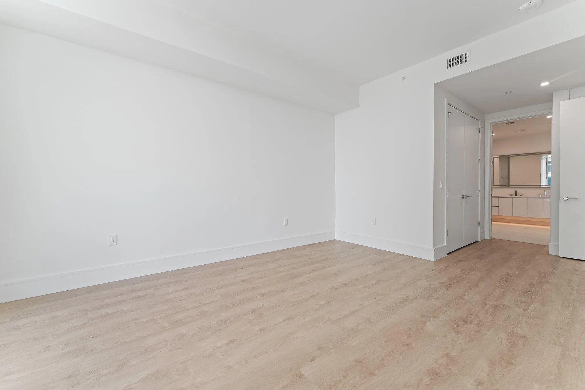 050-220LakeShoreDr-1219-WestPalmBeach-SM