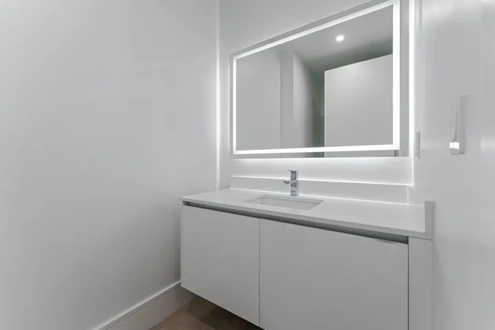 030-220LakeShoreDr-1219-WestPalmBeach-SM