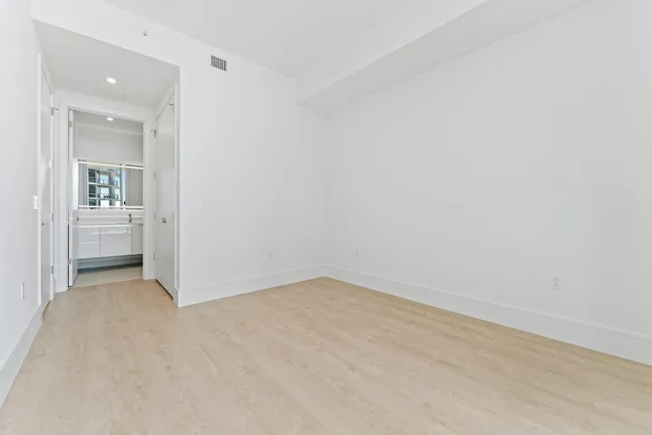 060-220LakeShoreDr-1219-WestPalmBeach-SM