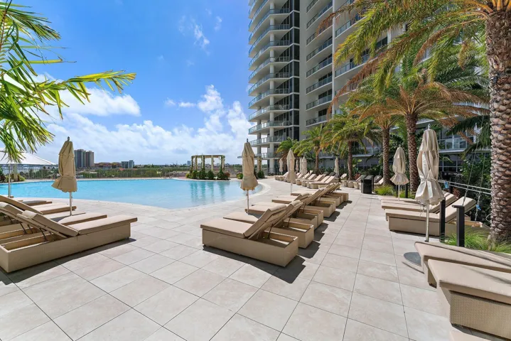 093-220LakeShoreDr-1219-WestPalmBeach-SM