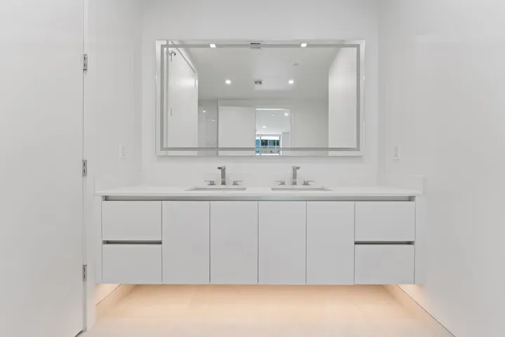 055-220LakeShoreDr-1219-WestPalmBeach-SM