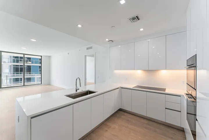 036-220LakeShoreDr-1219-WestPalmBeach-SM