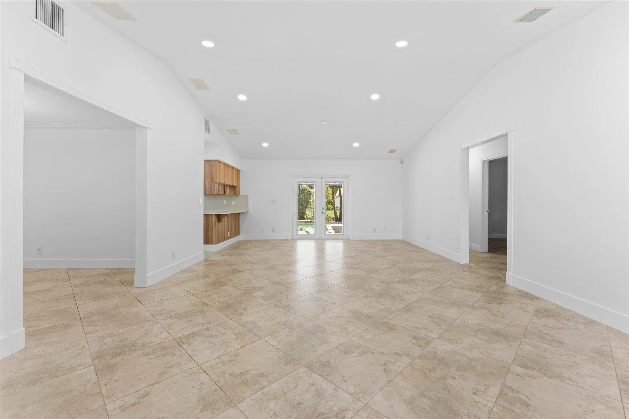 Grand LIving Space