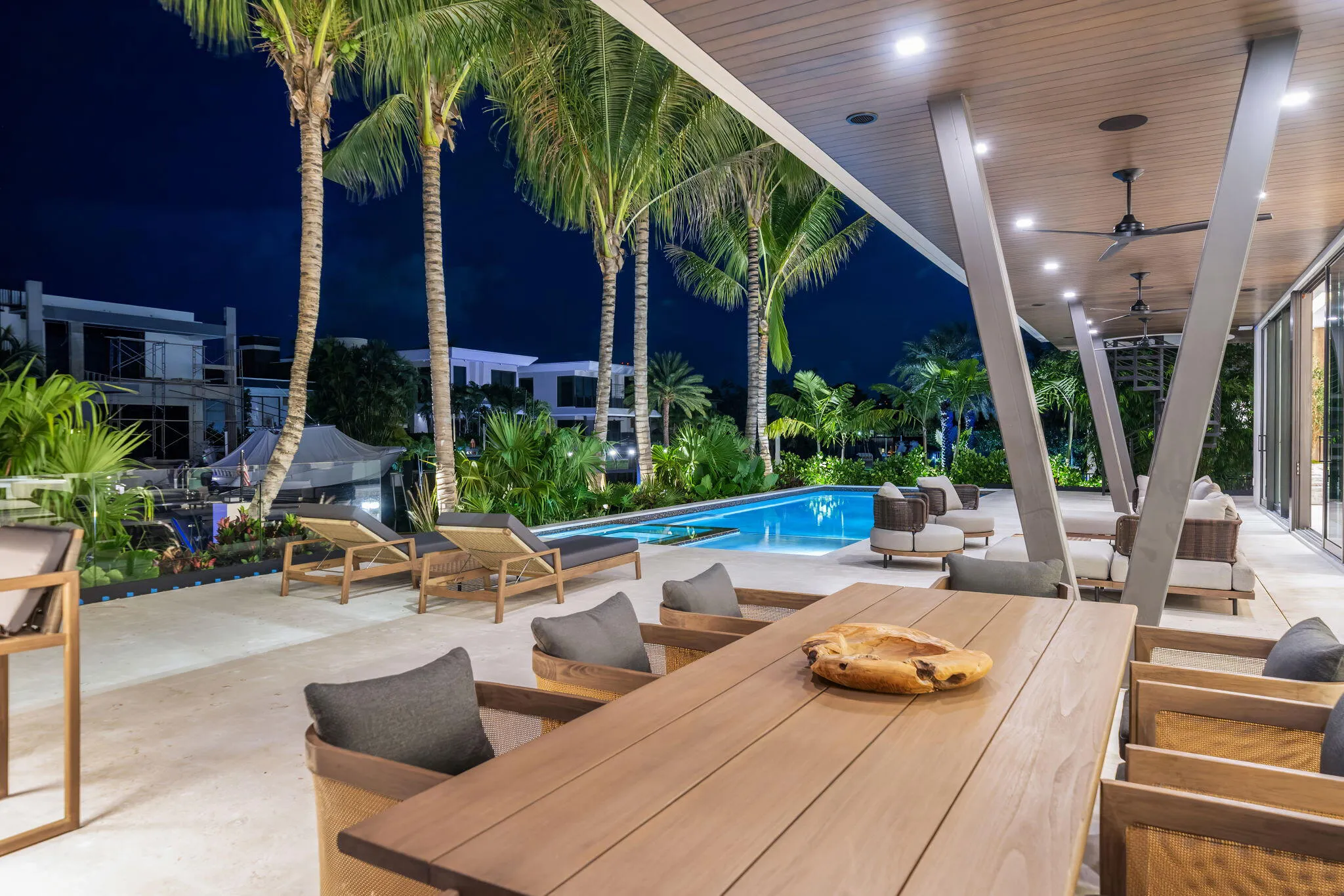 Pool deck dining
