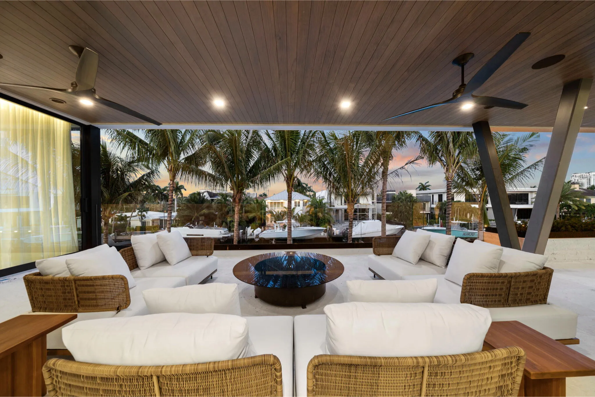 2nd level outdoor lounge