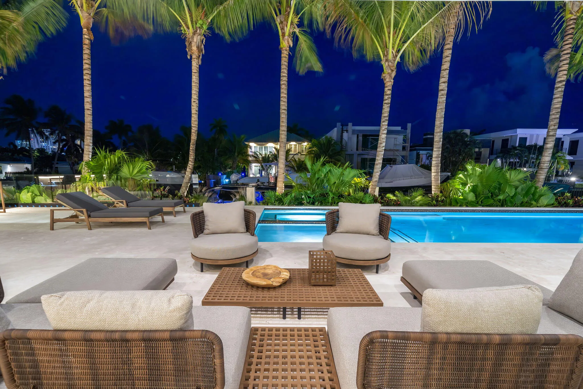 Pool deck dining