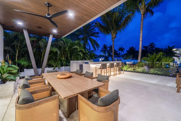 Pool deck dining