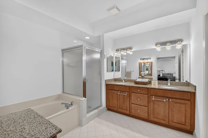 En-suite master bathroom