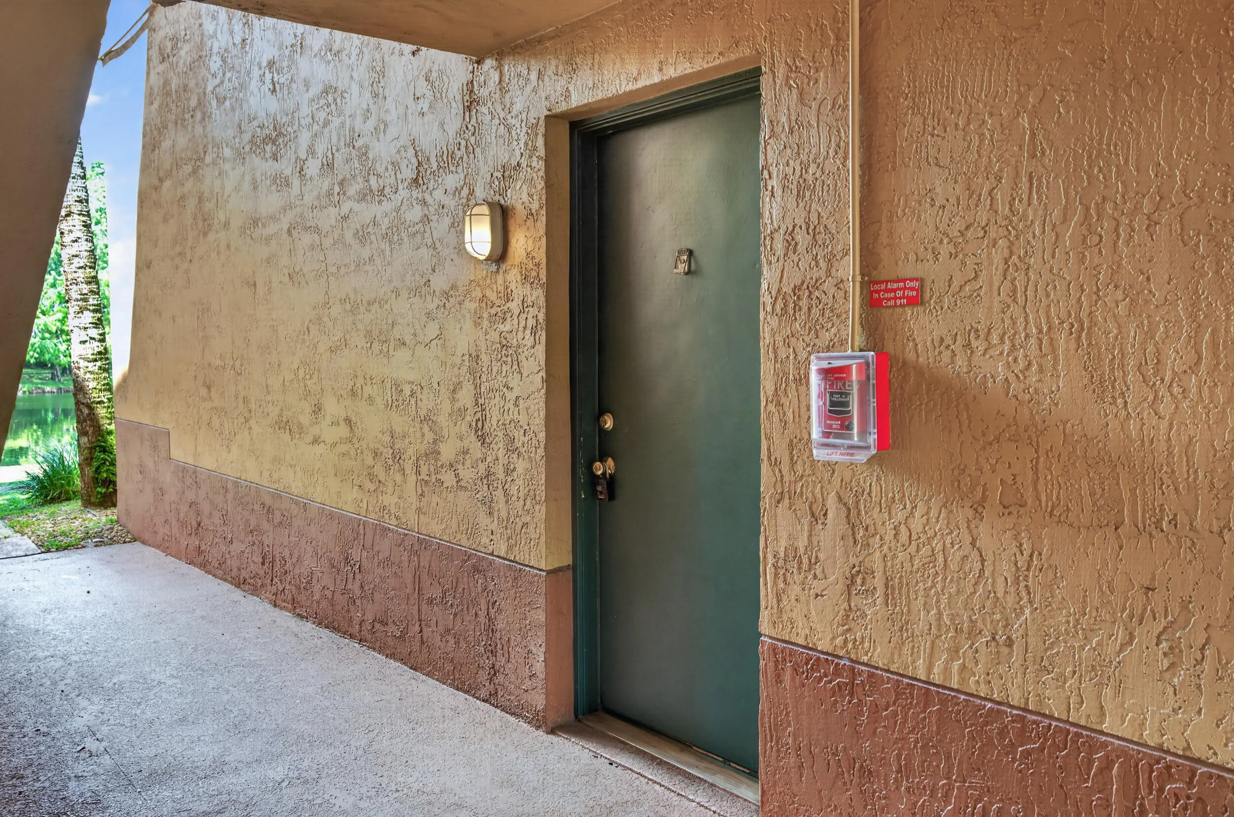 10717 apt 106-3