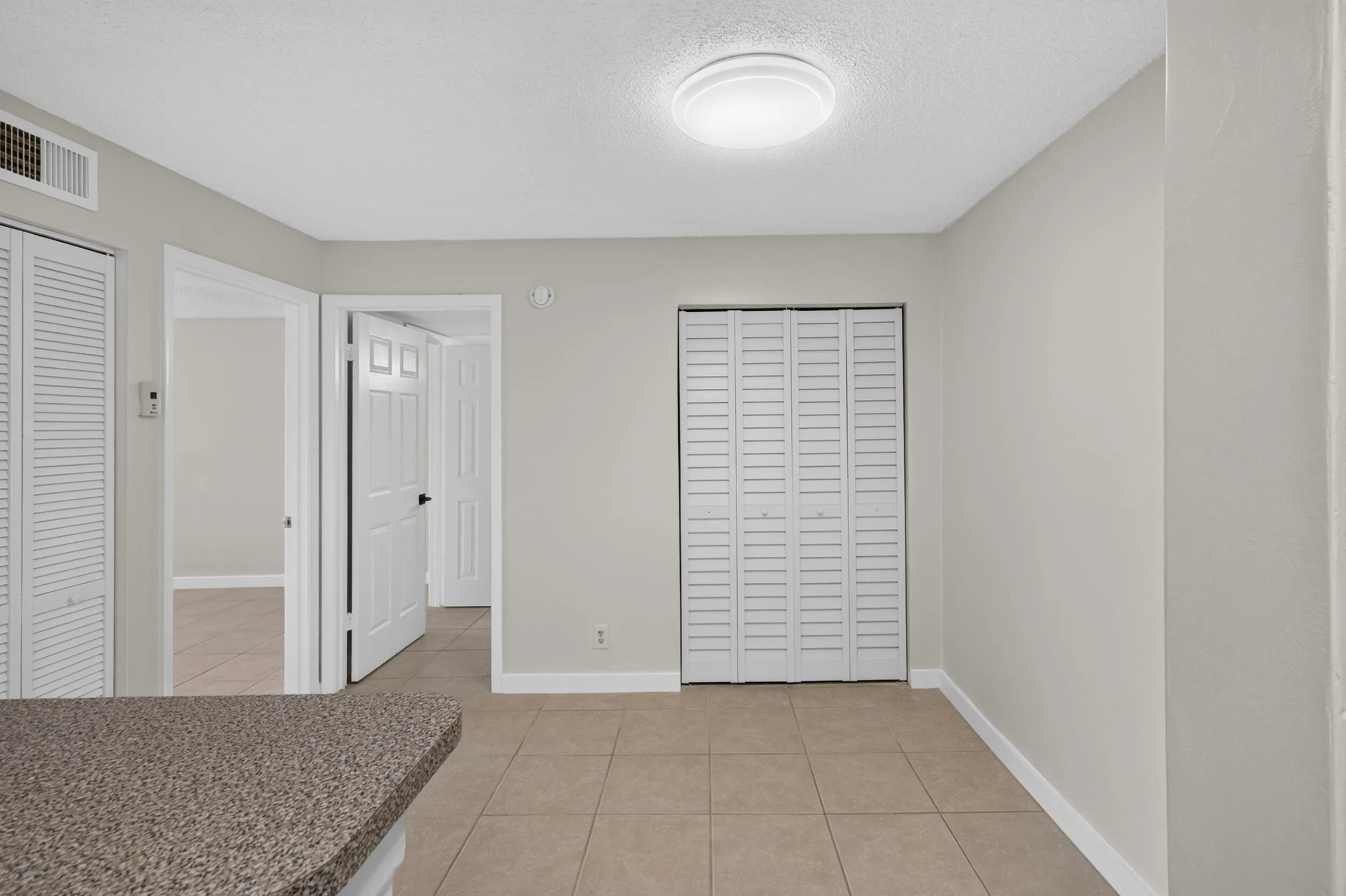 10717 apt 106-16