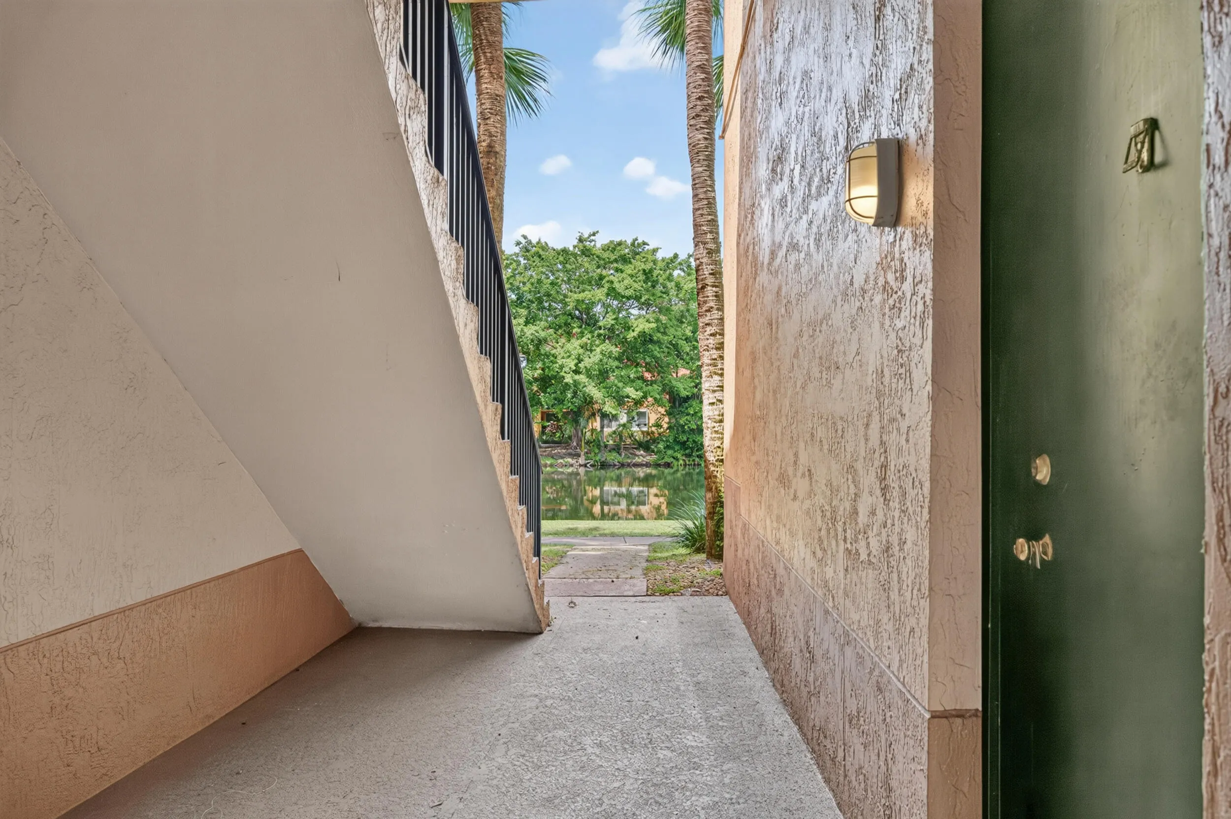 10717 apt 106-24