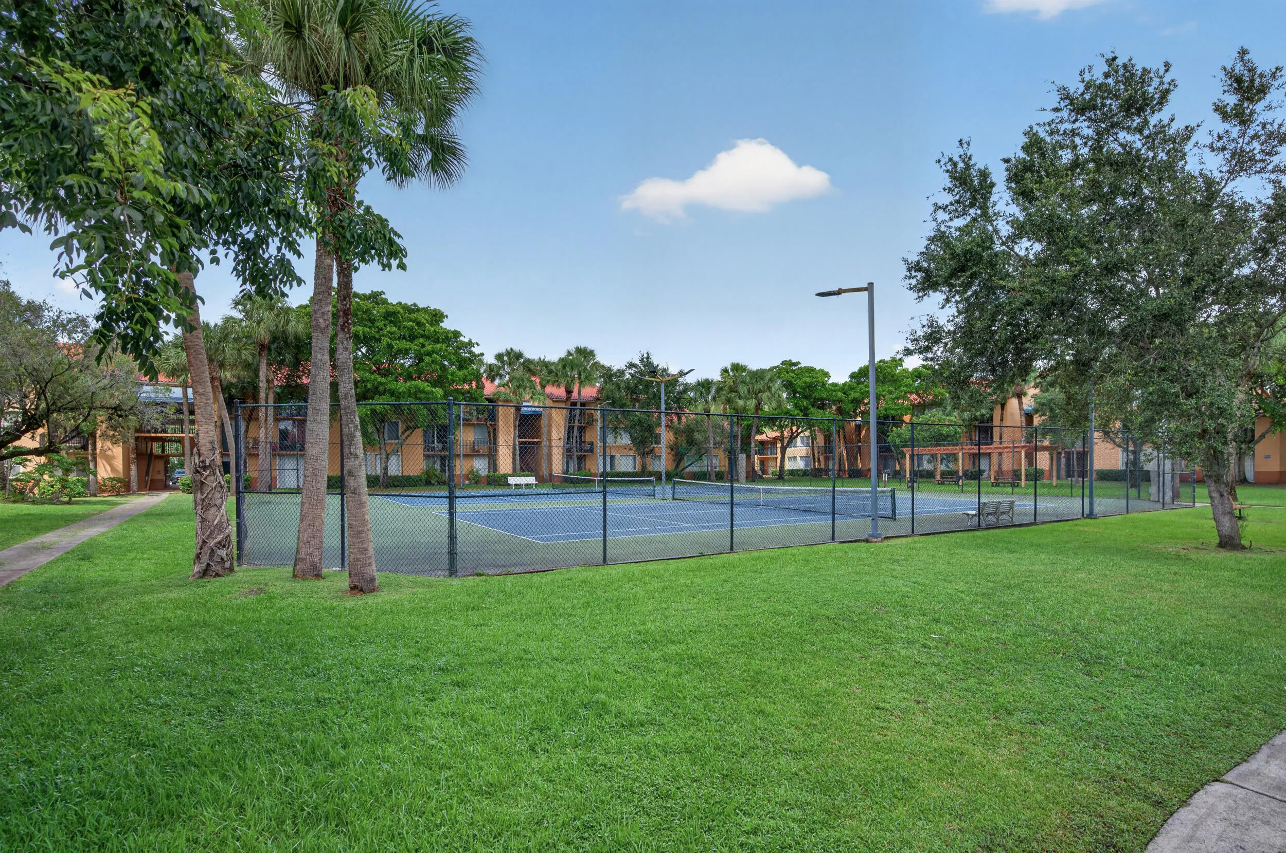10717 apt 106-32