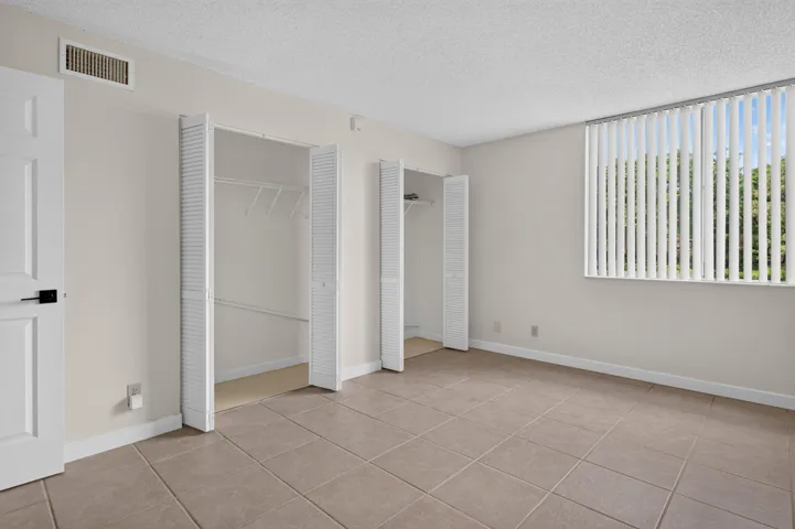 10717 apt 106-19