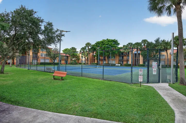 10717 apt 106-33