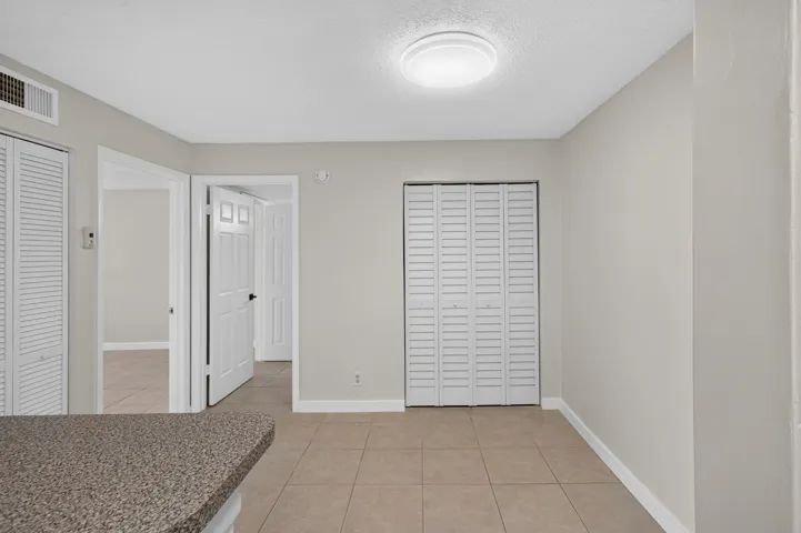 10717 apt 106-16