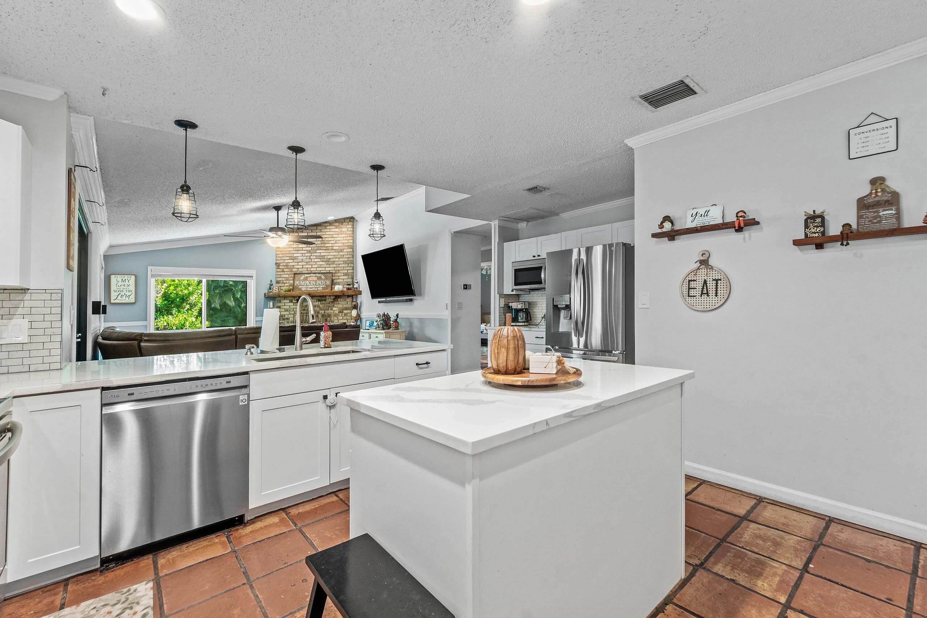 018-18429SycamoreDriveWest-TheAcreage-FL