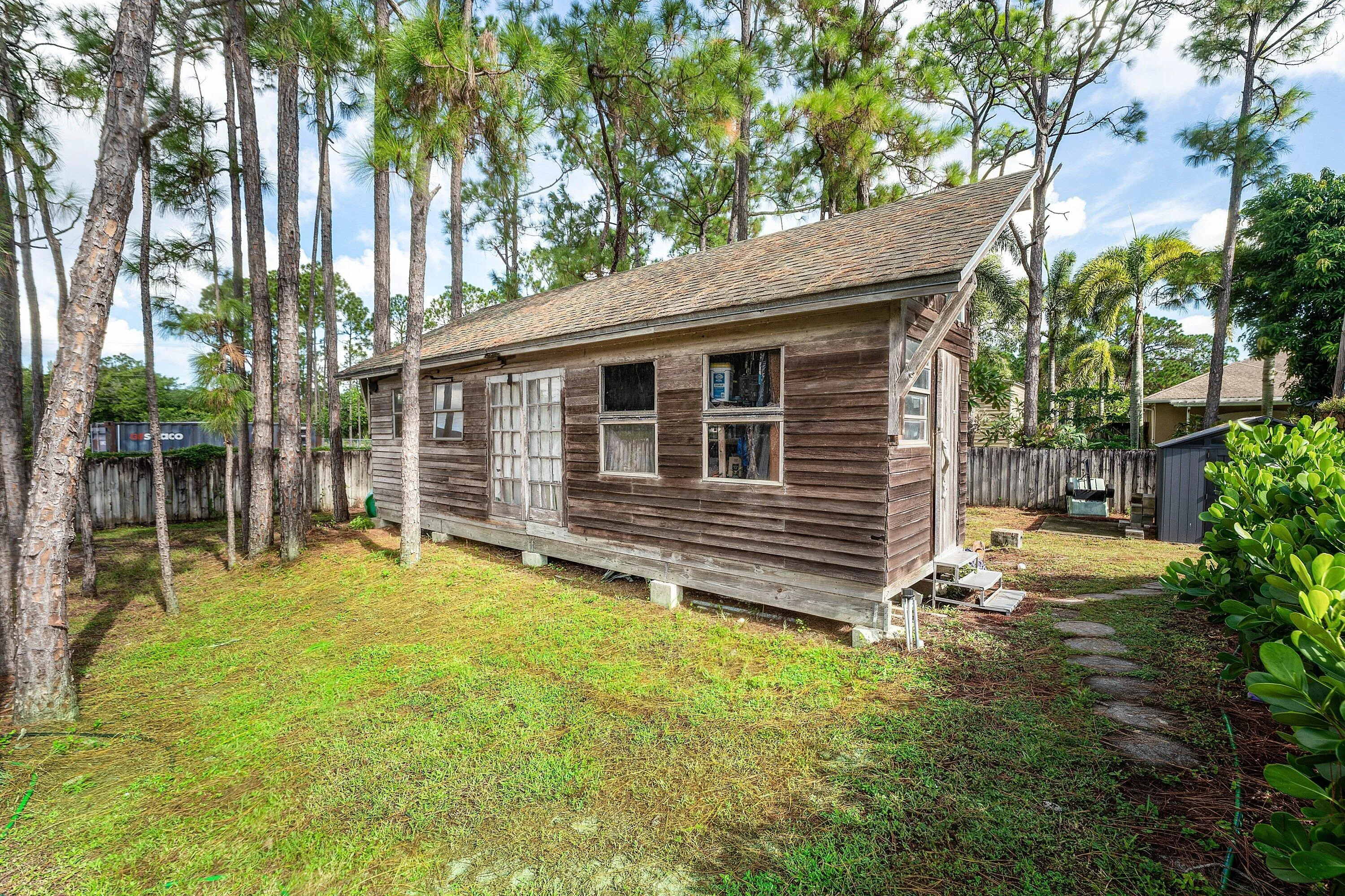 038-18429SycamoreDriveWest-TheAcreage-FL