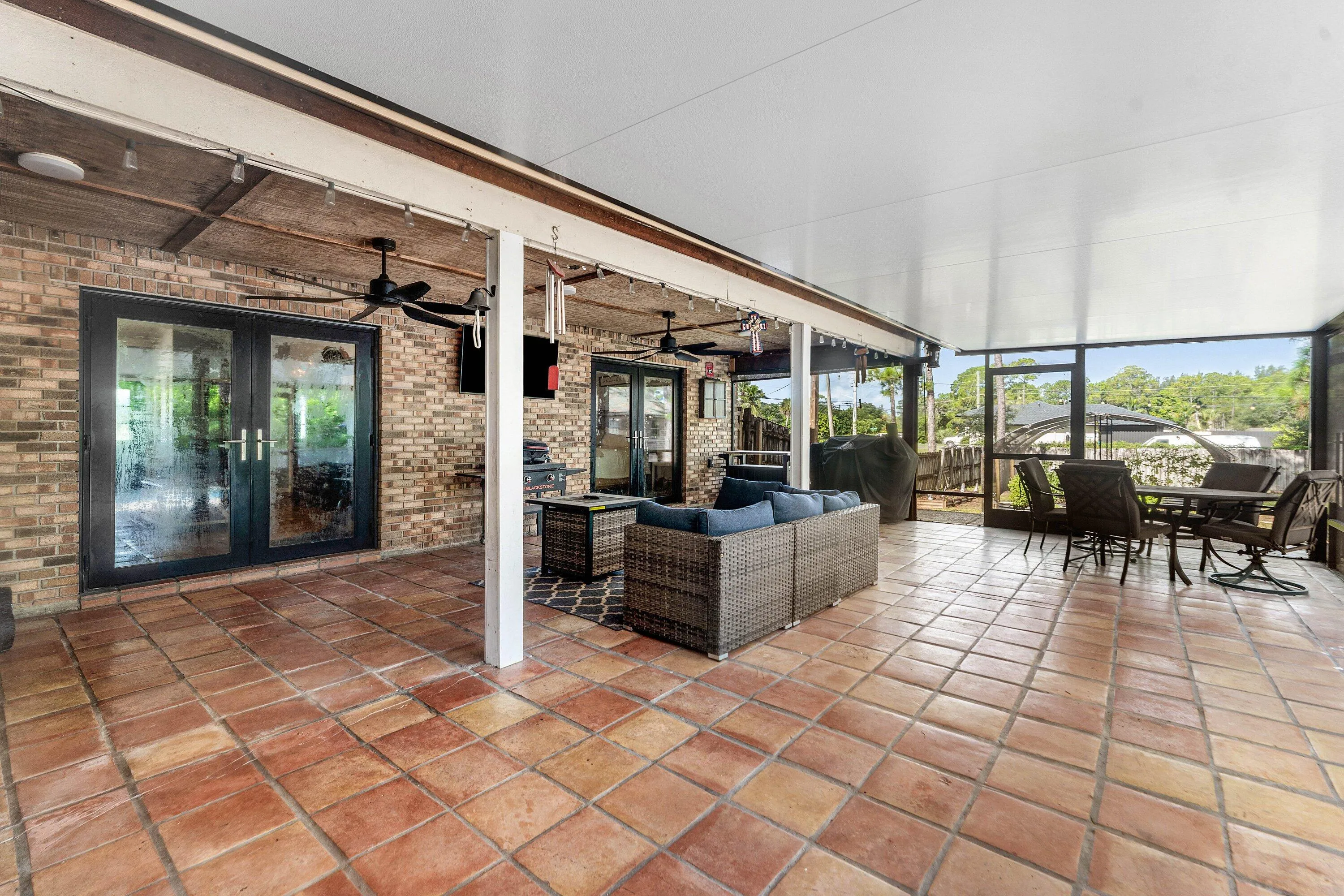 032-18429SycamoreDriveWest-TheAcreage-FL
