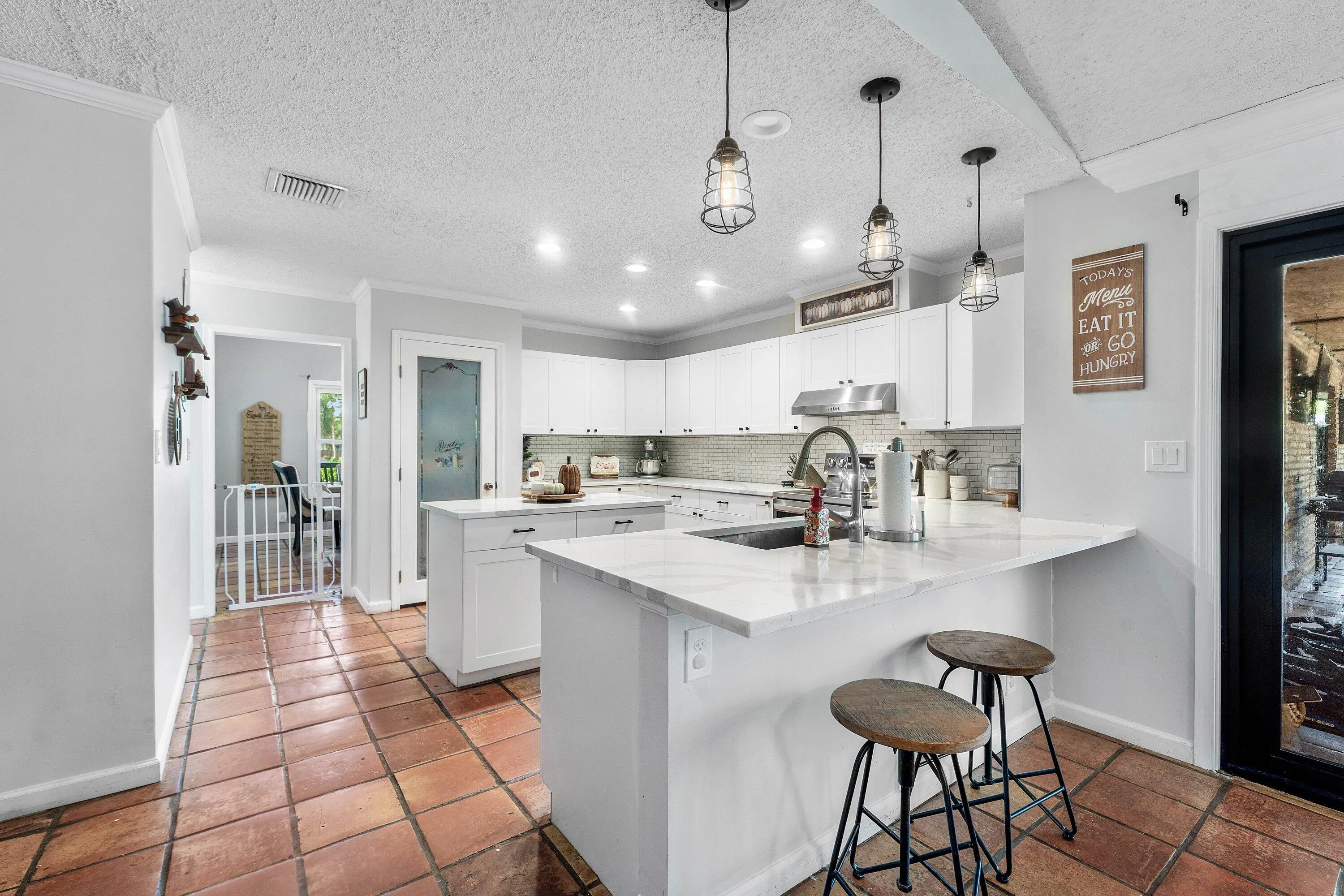 016-18429SycamoreDriveWest-TheAcreage-FL